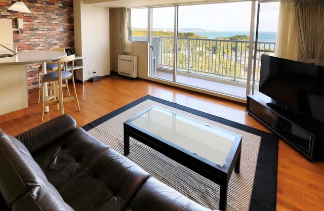 Westernstyle room with living room and kitchen / Katsuura Chiba