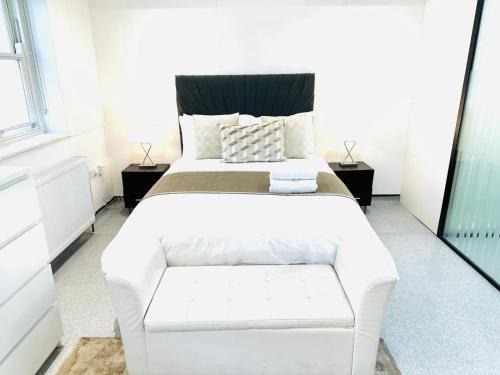 Westferry Two-Bedroom Deluxe Apartment