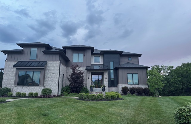 Westfield 6BR Estate -Sauna, Saltwater Pool, Hot Tub, Gym Near Chatham Hills GC