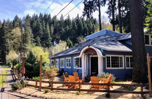 Westfir Lodge & Mountain Market