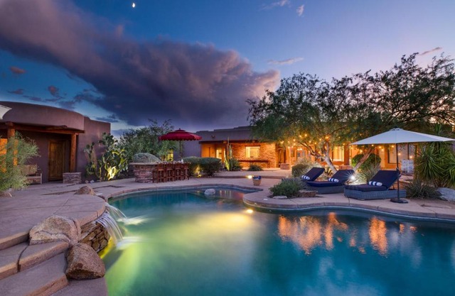 Westland by AvantStay Desert Oasis w Mountain View Pool Basketball Court