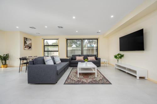 Westmeadow Breeze Skyline Stay 8 Min to Airport