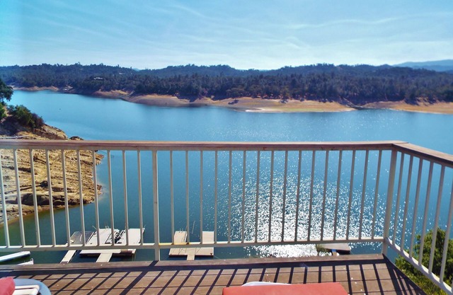 Westra's Waterfront Abode w / Private Dock, WiFi en la tranquila calle sin salida.