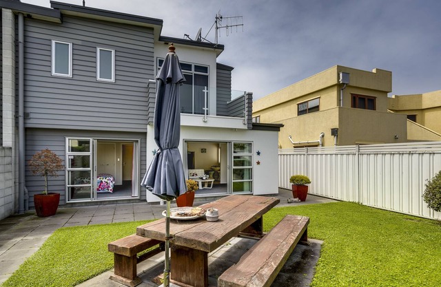 Westshore Serenity Retreat - Napier Holiday Home