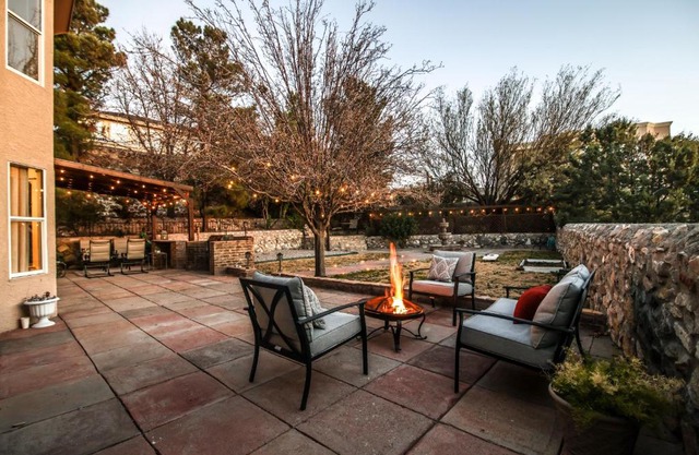 Westside Villa, 3bd 2bth, Beautiful yard, Home Gym