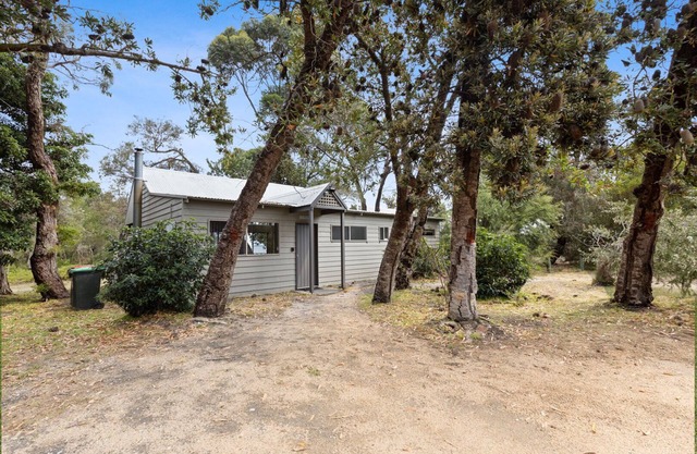 Westwind - Waterfront Retreat: Secluded lodges perfect for nature lovers