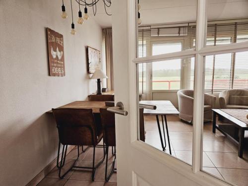 Westwing 79 Ameland für bis zu 6 Personen, nach Westen augerichtet, strandnah, Haustiere herzlich willkommen