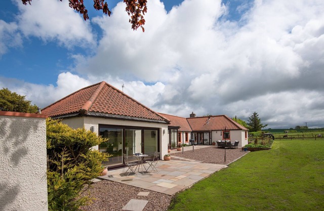 WESTWOOD COTTAGE - A spacious farm cottage close to superb East Lothian beaches