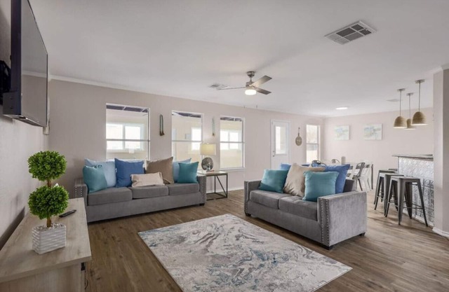 WeWelcome you to Hutto Heaven: Large Home w/ Pool