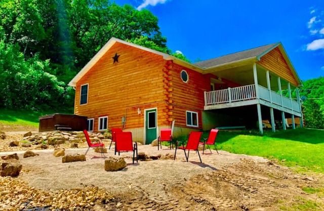 Wexford Hollow w/ Pool & Hot Tub