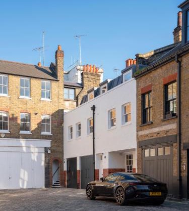Weymouth Mews