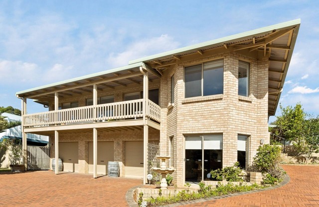 Whale Watch Family & Pet Friendly Augusta Retreat