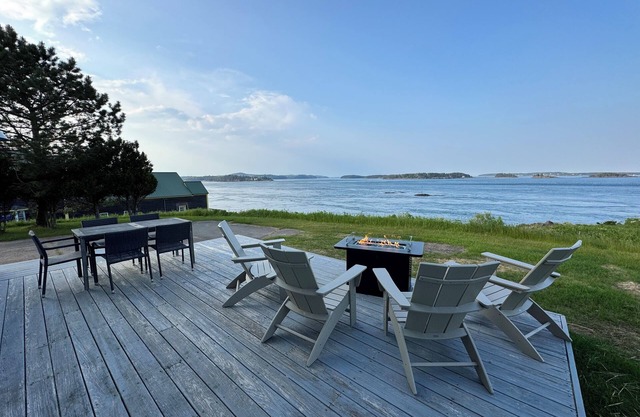 Whale Watching from the Deck/ Fully Renovated by May 2025/All new furnishings