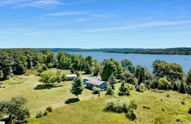 Whaleback Retreat