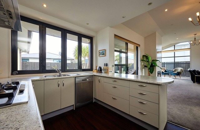 Whanau Retreat - Beautiful Home, Sunshine on McRae