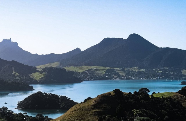 Whangarei dirige Seaclusion