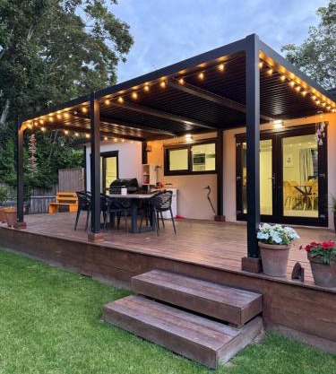 Whare iti on Johns