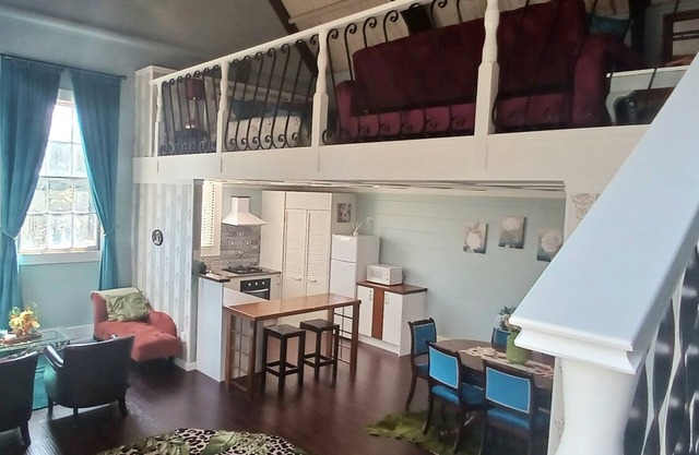 WHARE KURA - Two Interconnecting Guest-Wings at the Old Aratapu School House