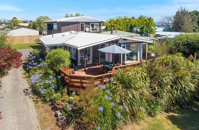 Wharewaka Hideaway - Wharewaka Holiday Home