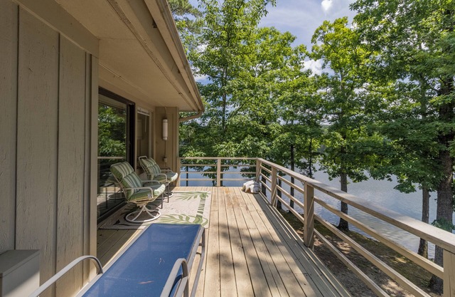 ¡NUEVO! Casa junto al lago con increíbles vistas en Hot Springs Village