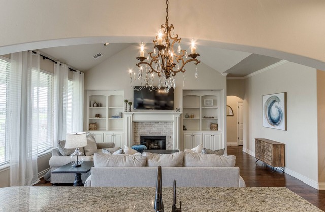 Where Luxury Meets Family-Friendly Living!