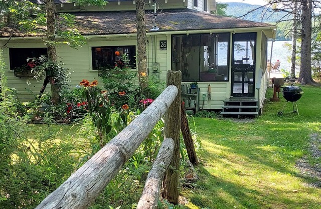 Whetstone Pond Cottage en el lago