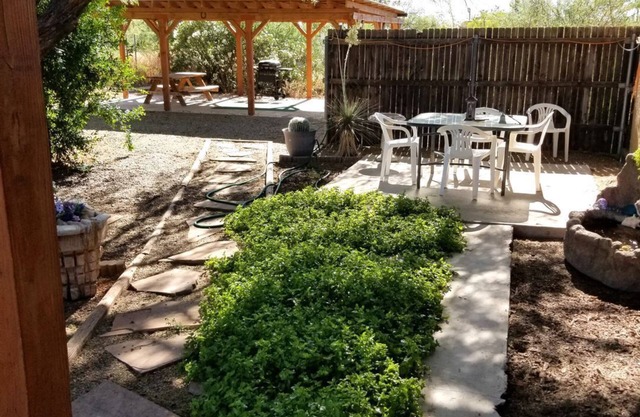 Whetstone Retreat, a relaxing home & garden, perfect for longer stays!