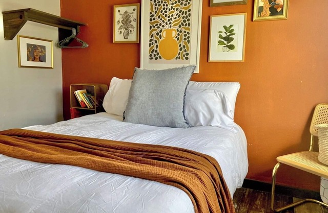 Whimsy Cottage in Super Location