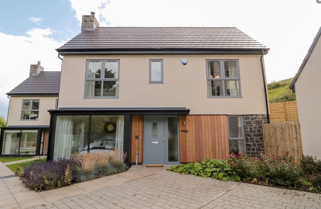 WHINSTONE HOUSE, family friendly, luxury holiday cottage in Embleton