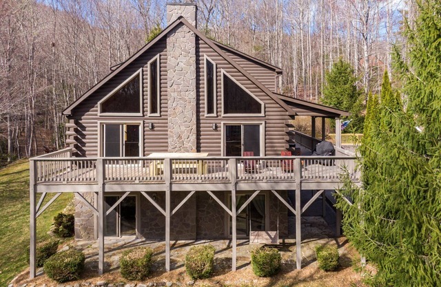 Whiskey Bear Escape - private home between Boone and West Jefferson!