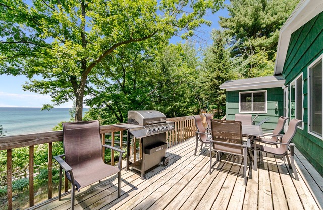 Whiskey Creek Cottage | 8 Bed, 4 Bath
