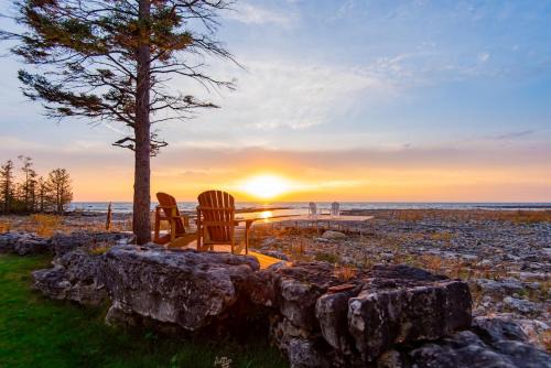 Whiskey Harbour Lakehouse - Lake Huron Getaway