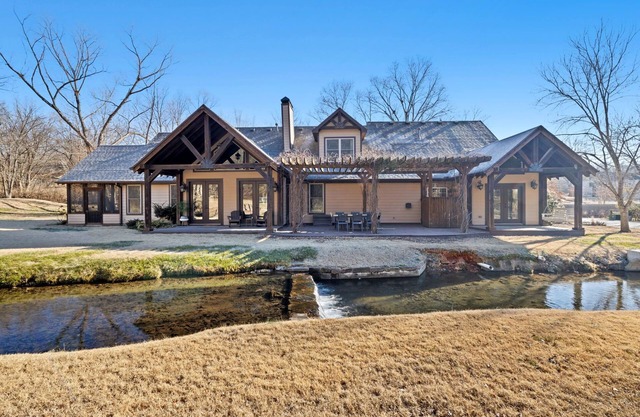 Whispering Brook-Outdoor oasis w/stream-Sleeps 16