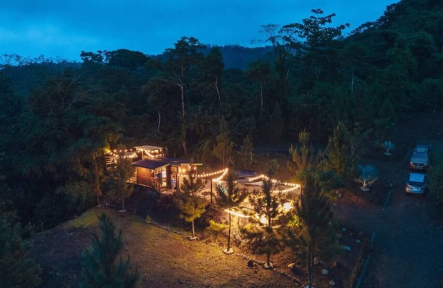 Whispering Pine Cabin con vista al Volcán Arenal