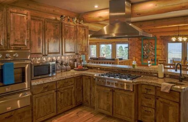 Whispering Pines Lodge, Views! Hot Tub! Sleeps 16+