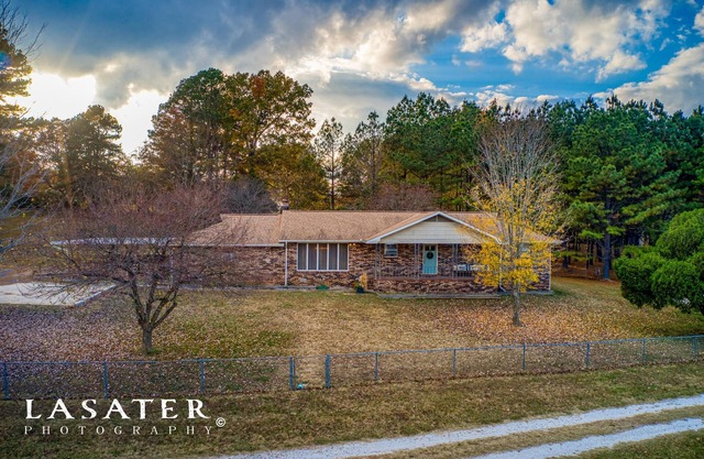 Whispering Pines Retreat Minutes to the Buffalo National River!