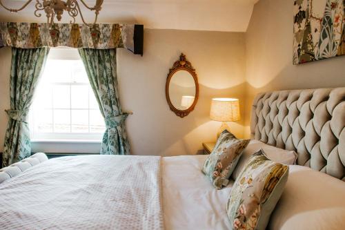 Whispering Place Georgian Grade II Sleeps 6 Adults 3 mins from Safari Park & Steam Train