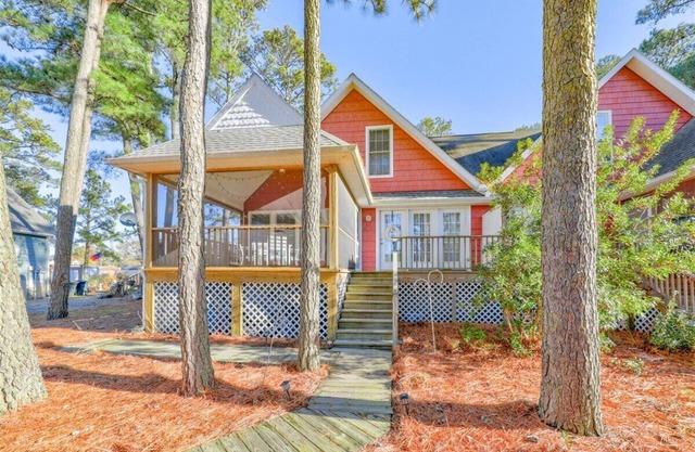 Whispering Pines on Chincoteague - Dog Friendly!