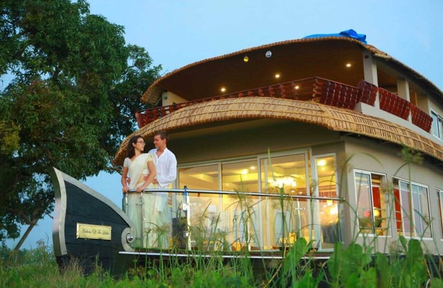 Whispering Waters Houseboat
