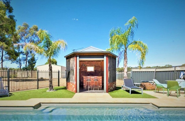 Whispering Woods/Heated Pool/Sauna/2King beds/Pets