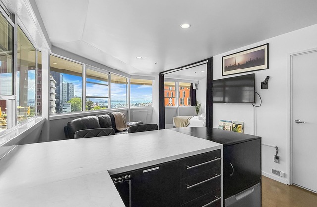 Whitaker Wish | Spacious, City Apt with Sea View