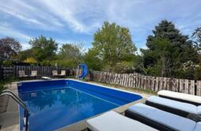 Whitby · Vacation home with heated pool 40 min from Toronto