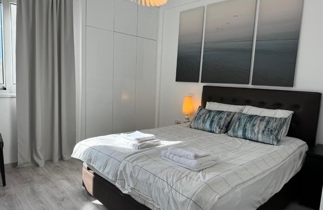 White 1-bdr apartment Agyos Tychonas