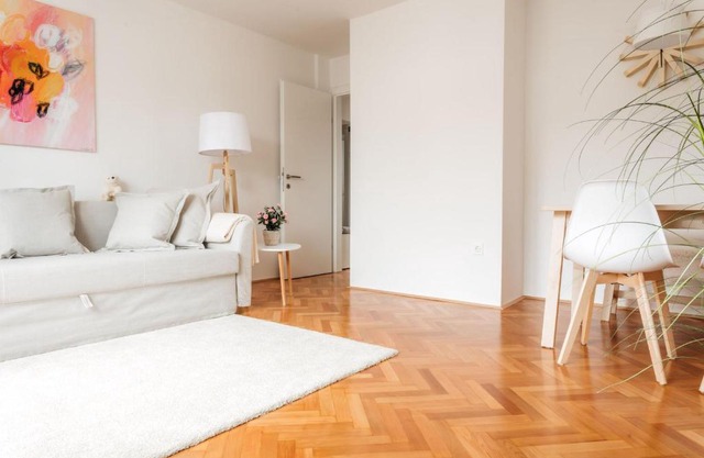White Apartment - FREE PARKING