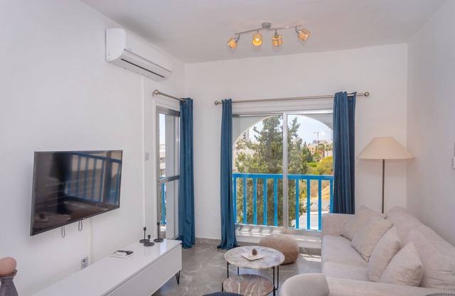 White Arches Sea View Apt No 2