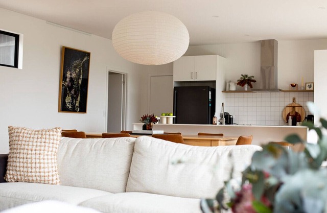 White Beach Retreat - Luxe Waterviews