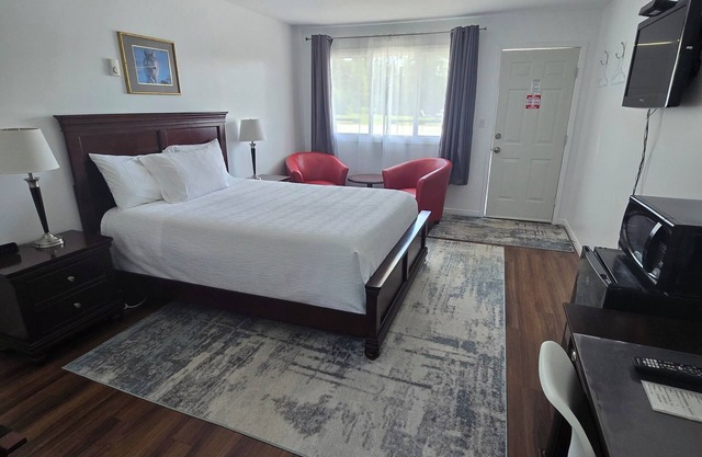 White Fang Motel