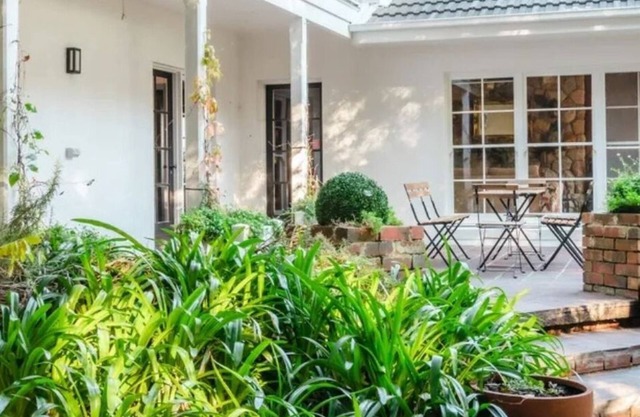 White Hill Cottage - An exceptional Cottage Holiday Home filled with bay views and endless charm!