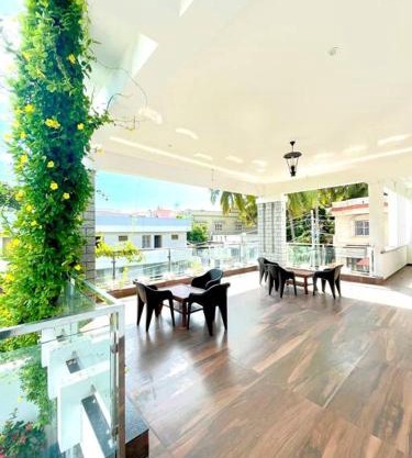 White Home Stay
