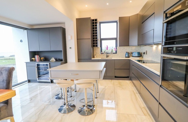 WHITE HORSE HOUSE, pet friendly in Dungloe, County Donegal